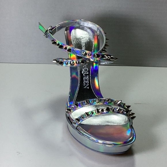 Alexander McQueen
Punk Stud Metallic Leather Ankle-Strap Sandals - Picture 4 of 10